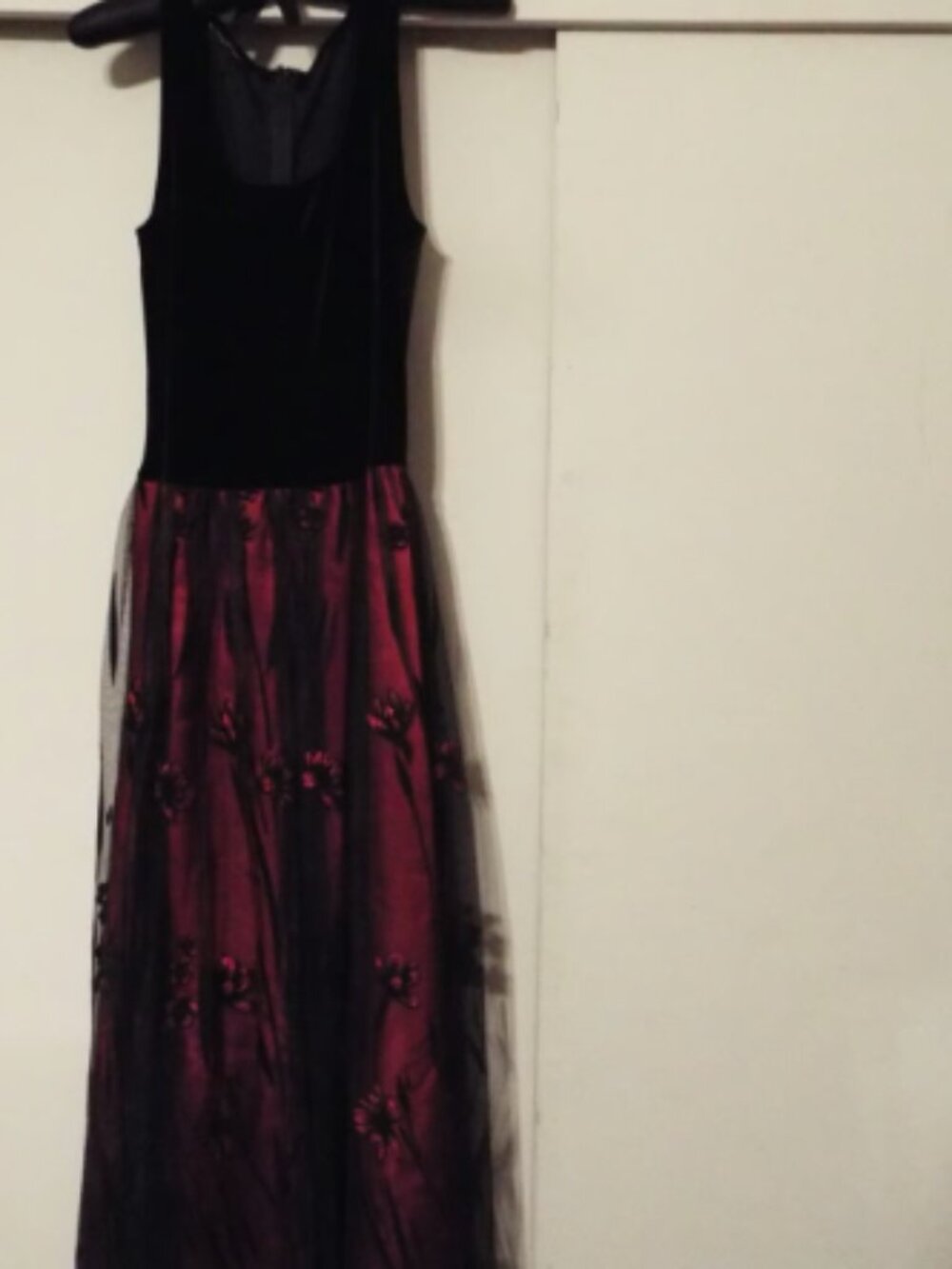 Long Gothic Black Velvet and Red Lace Floral Dress Size Small